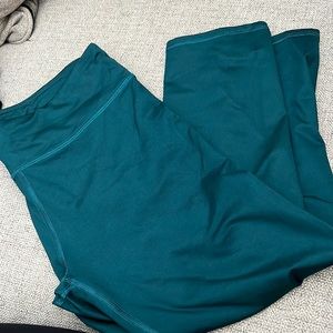 Teal Fabletics Capri Legging
